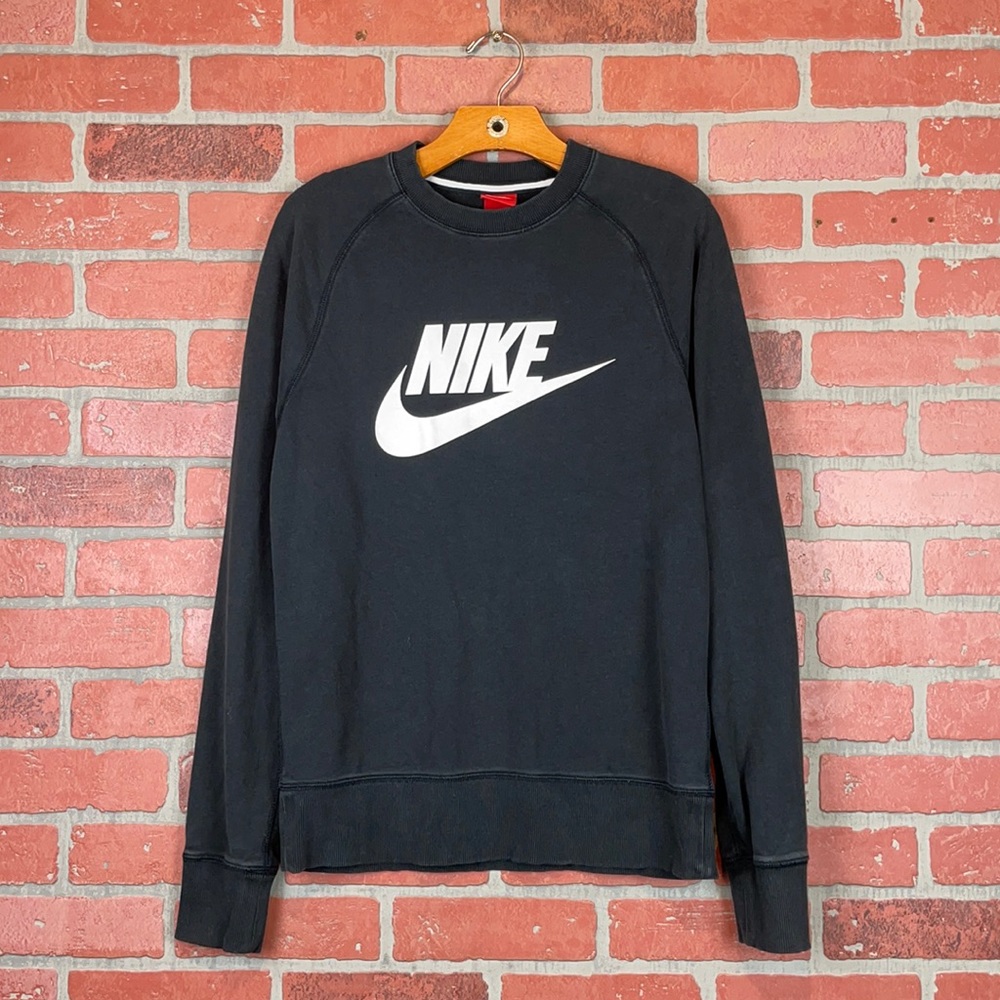Nike Oversized Black and White Graphic Logo Pullover Crewneck Sweater S